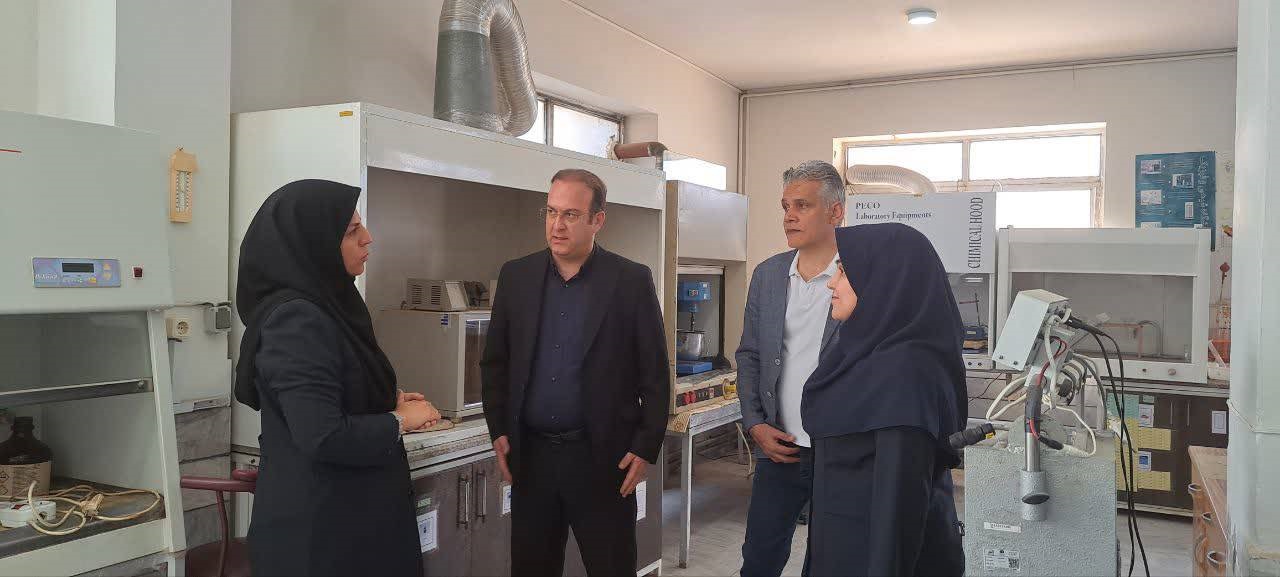 بازدید رئیس مرکز امور مجامع وزارت راه شهرسازی از آزمایشگاه‌ فنی و مکانیک خاک استان لرستان/ تأکید بر تقویت تعاملات تخصصی و آموزشی